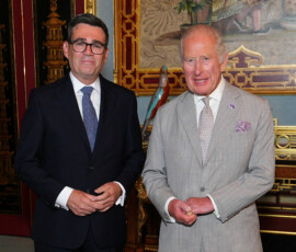 King Charles welcomes Andy Burnham during an audience at Buckingham Palace, London, where he invited the leader of the Labour Party to become Prime Minister and form a new government. Picture date: Monday July 20, 2026. Aaron Chown/Pool via REUTERS